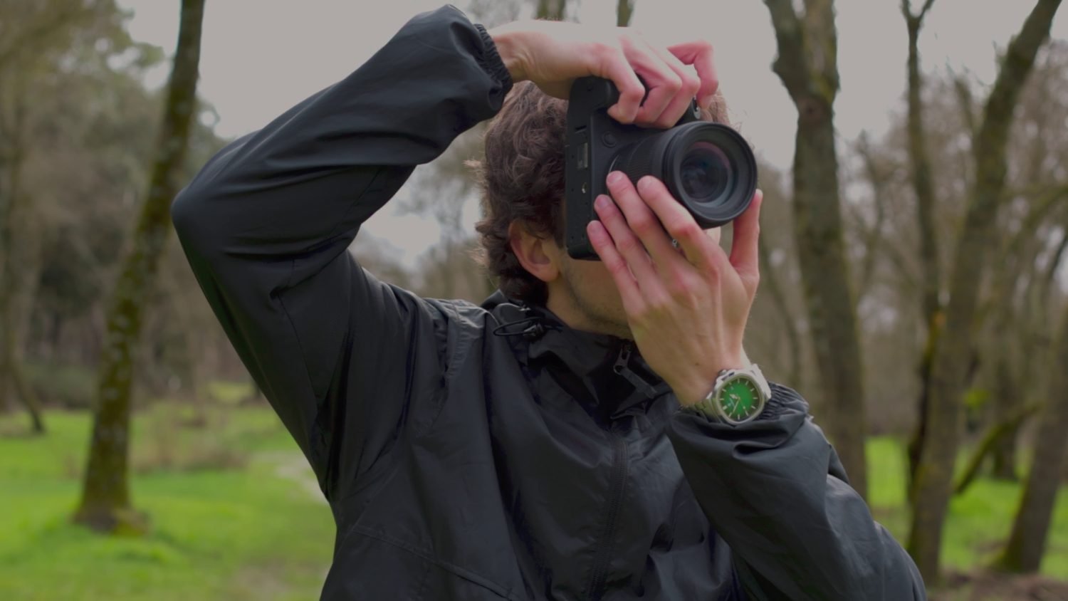 Fotógrafo de Vipet Media disparando en exteriores